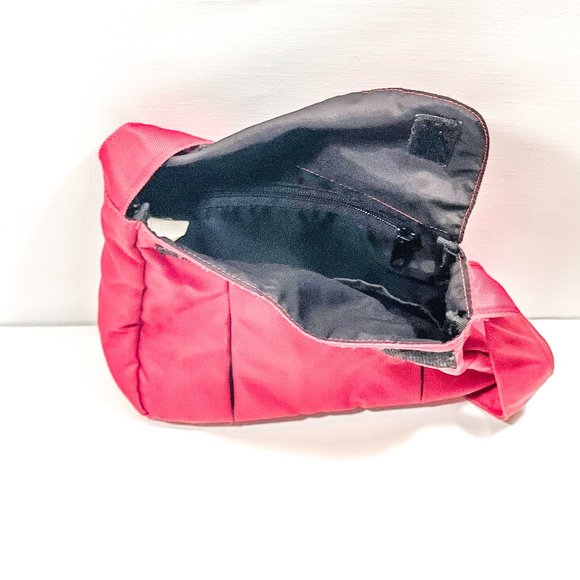 Yak Pak   Brooklyn, NY   [ magenta ]   purse - Picture 2 of 3